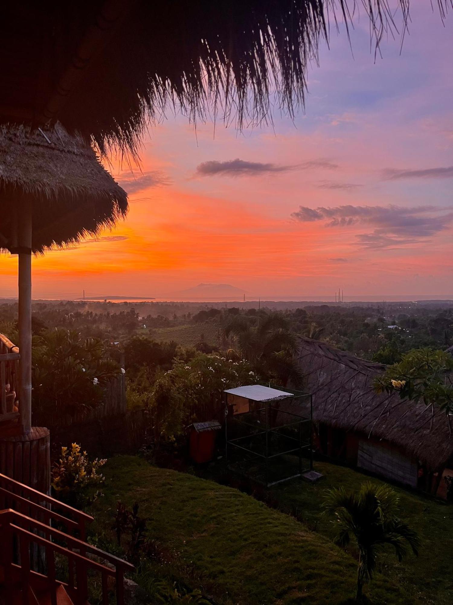Menjangan Hill Hotel Banyuwedang Exterior photo