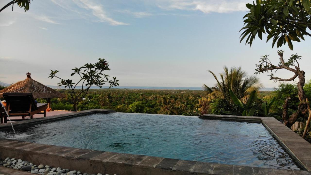 Menjangan Hill Hotel Banyuwedang Exterior photo