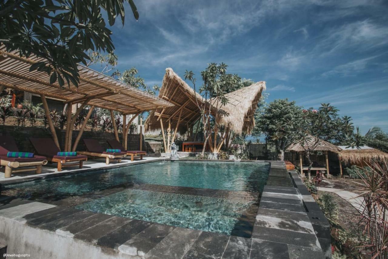 Menjangan Hill Hotel Banyuwedang Exterior photo