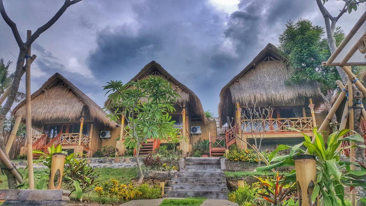 Menjangan Hill Hotel Banyuwedang Exterior photo